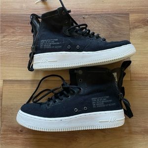 Nike SF Air Force 1 Mid size 4Y